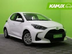 Valkoinen Käytetty 2022 Toyota Yaris Active Sedan | 15 290 € (Perustarjous)