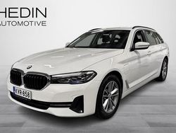 Valkoinen Käytetty 2021 BMW 530e Farmari | 25 700 € (Perustarjous)