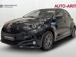 Musta Käytetty 2025 Toyota Yaris Viistoperä | 24 960 € (Hieman kallis)