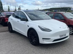 Käytetty 2023 Tesla Model Y Performance Katumaasturi | 40 900 € (Perustarjous)