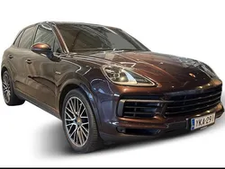 Ruskea Käytetty 2018 Porsche Cayenne Katumaasturi | 47 000 € (Supertarjous)