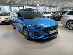 Sininen Käytetty 2022 Ford Focus ST-Line Viistoperä | 19 780 €