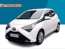 Valkoinen Käytetty 2021 Toyota Aygo X-play Viistoperä | 15 890 € (Hieman kallis)