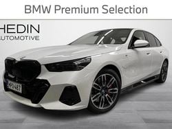 Valkoinen Käytetty 2024 BMW 550e M Sport Sedan | 79 900 €