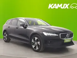Musta Käytetty 2022 Volvo V60 CC Comfort Farmari | 31 890 € (Perustarjous)