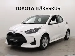 Valkoinen Käytetty 2022 Toyota Yaris Active Viistoperä | 18 880 € (Perustarjous)