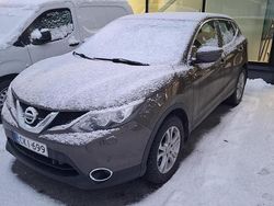 Ruskea (beige) Käytetty 2016 Nissan Qashqai Acenta Katumaasturi | 9 900 € (Supertarjous)