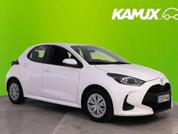 Valkoinen Käytetty 2022 Toyota Yaris Life Sedan | 16 900 € (Perustarjous)