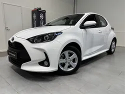 Valkoinen Käytetty 2024 Toyota Yaris Hybrid Edition Viistoperä | 24 950 € (Hieman kallis)