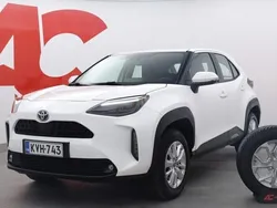 Valkoinen Käytetty 2023 Toyota Yaris Cross Active Katumaasturi | 26 990 € (Perustarjous)