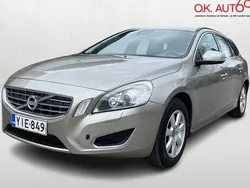 Ruskea Käytetty 2012 Volvo V60 Momentum Farmari | 7 900 € (Hieman kallis)