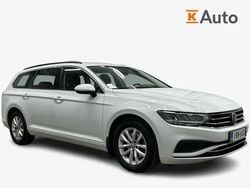 Met. valkoinen Käytetty 2023 VW Passat Comfortline Farmari | 32 870 € (Kallis)