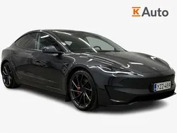 Käytetty 2024 Tesla Model 3 Performance Sedan | 53 900 €