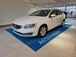 Valkoinen Käytetty 2017 Volvo V60 Momentum Farmari | 17 900 € (Perustarjous)
