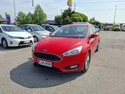 Punainen Käytetty 2017 Ford Focus Trend Viistoperä | 10 900 € (Hyvä tarjous)