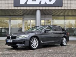 Harmaa Käytetty 2021 BMW 530e Farmari | 25 900 € (Perustarjous)