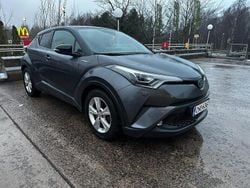 Käytetty 2019 Toyota C-HR Edition Katumaasturi | 22 900 € (Perustarjous)