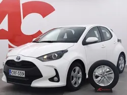 Valkoinen Käytetty 2022 Toyota Yaris Hybrid Active Viistoperä | 20 990 € (Perustarjous)