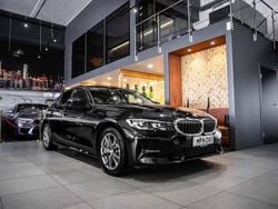Musta Käytetty 2022 BMW 330e Sport Line Sedan | 28 990 € (Perustarjous)