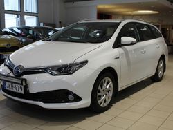 Valkoinen valkoinen Käytetty 2017 Toyota Auris Touring Sports Active Farmari | 13 490 € (Perustarjous)