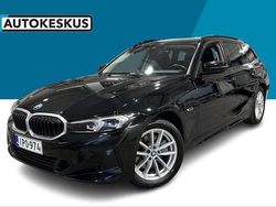 Musta Käytetty 2022 BMW 330e Farmari | 34 290 € (Kallis)
