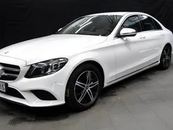 Valkoinen Käytetty 2021 Mercedes C200 Avantgarde Sedan | 28 900 € (Hieman kallis)