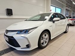 Valkoinen Käytetty 2022 Toyota Corolla Edition Sedan | 24 900 € (Supertarjous)