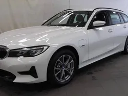 Valkoinen Käytetty 2022 BMW 330e Sport Line Farmari | 34 900 € (Perustarjous)
