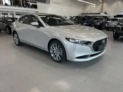 Ruskea Uusi 2025 Mazda 3 Center-Line Sedan | 37 276 € (Hieman kallis)