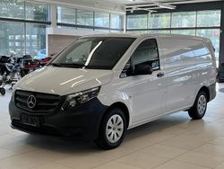 Valkoinen Käytetty 2023 Mercedes Vito Tila-auto | 36 990 € (Hyvä tarjous)