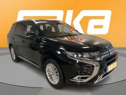 Käytetty 2020 Mitsubishi Outlander P-HEV Katumaasturi | 21 900 € (Perustarjous)