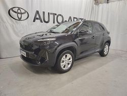 Musta Käytetty 2024 Toyota Yaris Cross Edition Katumaasturi | 32 400 € (Perustarjous)