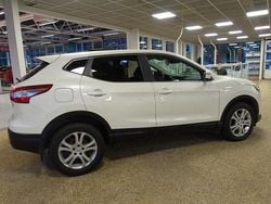 Valkoinen Käytetty 2017 Nissan Qashqai N-Connecta Katumaasturi | 12 990 € (Hyvä tarjous)