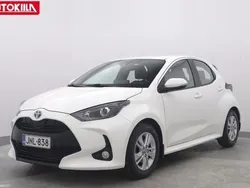 Valkoinen Käytetty 2023 Toyota Yaris Active Sedan | 18 650 € (Perustarjous)