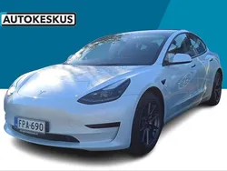 Valkoinen Käytetty 2021 Tesla Model 3 Standard Range Plus Sedan | 24 900 € (Hyvä tarjous)