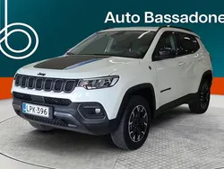 Käytetty 2024 Jeep Compass Trailhawk Katumaasturi | 34 880 € (Perustarjous)