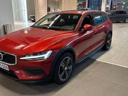 Käytetty 2019 Volvo V60 CC Momentum Farmari | 26 800 € (Perustarjous)