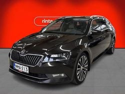 Ruskea Käytetty 2017 Skoda Superb LAURIN & KLEMENT Farmari | 20 980 € (Hieman kallis)