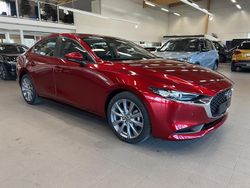 Punainen Uusi 2025 Mazda 3 Center-Line Sedan | 34 900 € (Perustarjous)