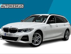 Valkoinen Käytetty 2021 BMW 330e M Sport Farmari | 29 890 € (Perustarjous)
