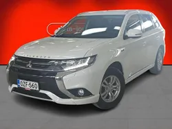 Valkoinen Käytetty 2017 Mitsubishi Outlander P-HEV Intense Farmari | 13 700 € (Perustarjous)