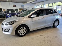 Hopea Käytetty 2014 Hyundai i30 Comfort Farmari | 8 900 € (Perustarjous)