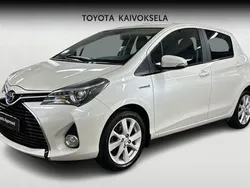 Valkoinen Käytetty 2015 Toyota Yaris Style Viistoperä | 12 990 € (Perustarjous)