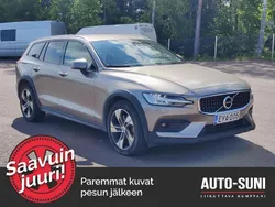 Harmaa Käytetty 2019 Volvo V60 CC Farmari | 31 800 € (Perustarjous)