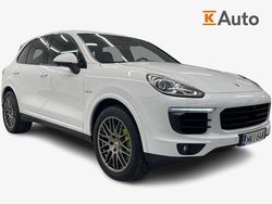 Valkoinen Käytetty 2017 Porsche Cayenne S E-Hybrid Platinum Edition Katumaasturi | 26 900 €