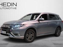 Harmaa Käytetty 2019 Mitsubishi Outlander P-HEV Instyle Katumaasturi | 19 900 € (Perustarjous)