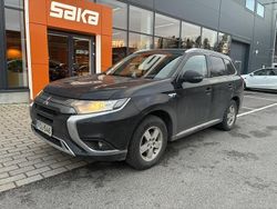 Käytetty 2020 Mitsubishi Outlander P-HEV Invite Katumaasturi | 18 490 € (Perustarjous)