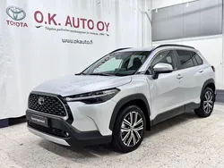Metallic silver (1l0 Uusi 2024 Toyota Corolla Cross Edition Katumaasturi | 45 300 € (Hieman kallis)