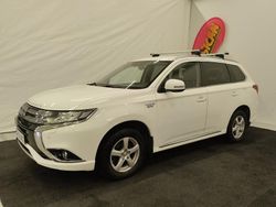 Käytetty 2016 Mitsubishi Outlander P-HEV Katumaasturi | 11 970 € (Hyvä tarjous)