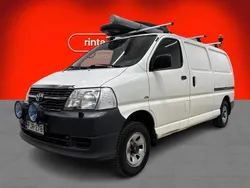 Valkoinen Käytetty 2010 Toyota HiAce Tila-auto | 14 900 € (Hyvä tarjous)